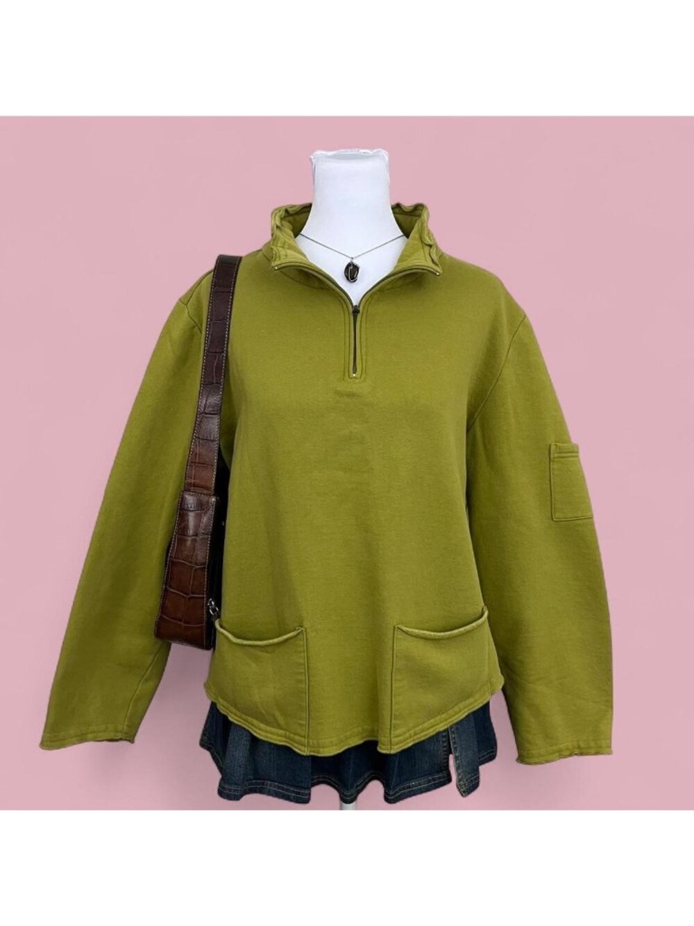 Green cozy cute elevated basic gorpcore quarter zip sweatshirt with pockets